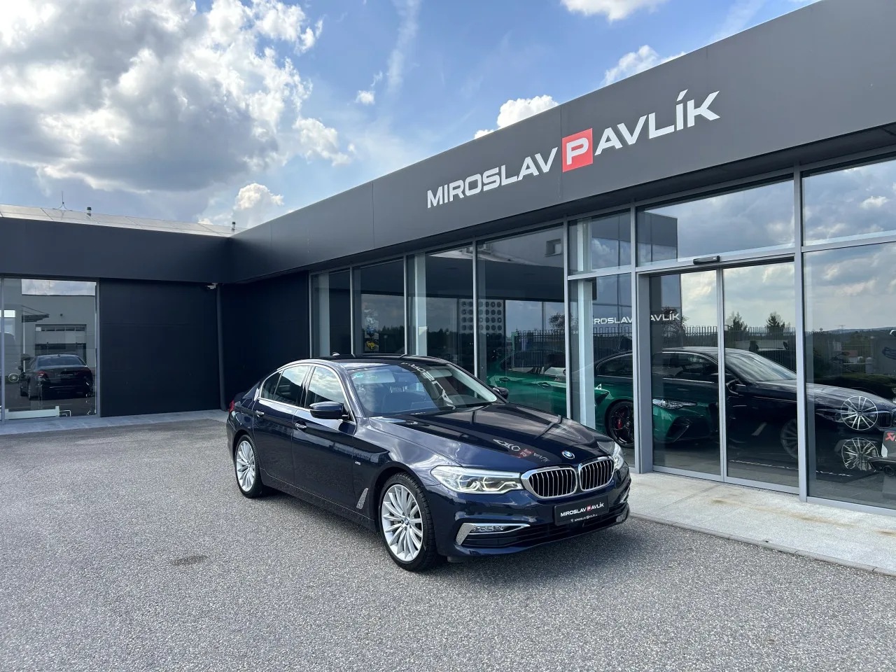 2017 BMW 540i angeboten von einem Fachhändler in Písek, Tschechien, Hauptfoto