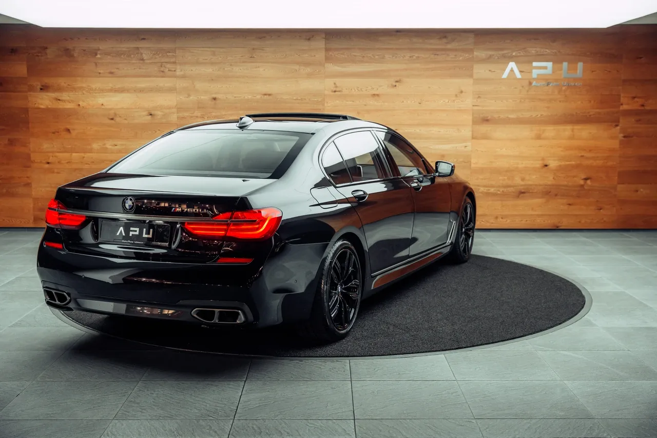 2017 BMW M760Li proposée par un concessionnaire spécialisé à Uznach, Suisse, photo principale