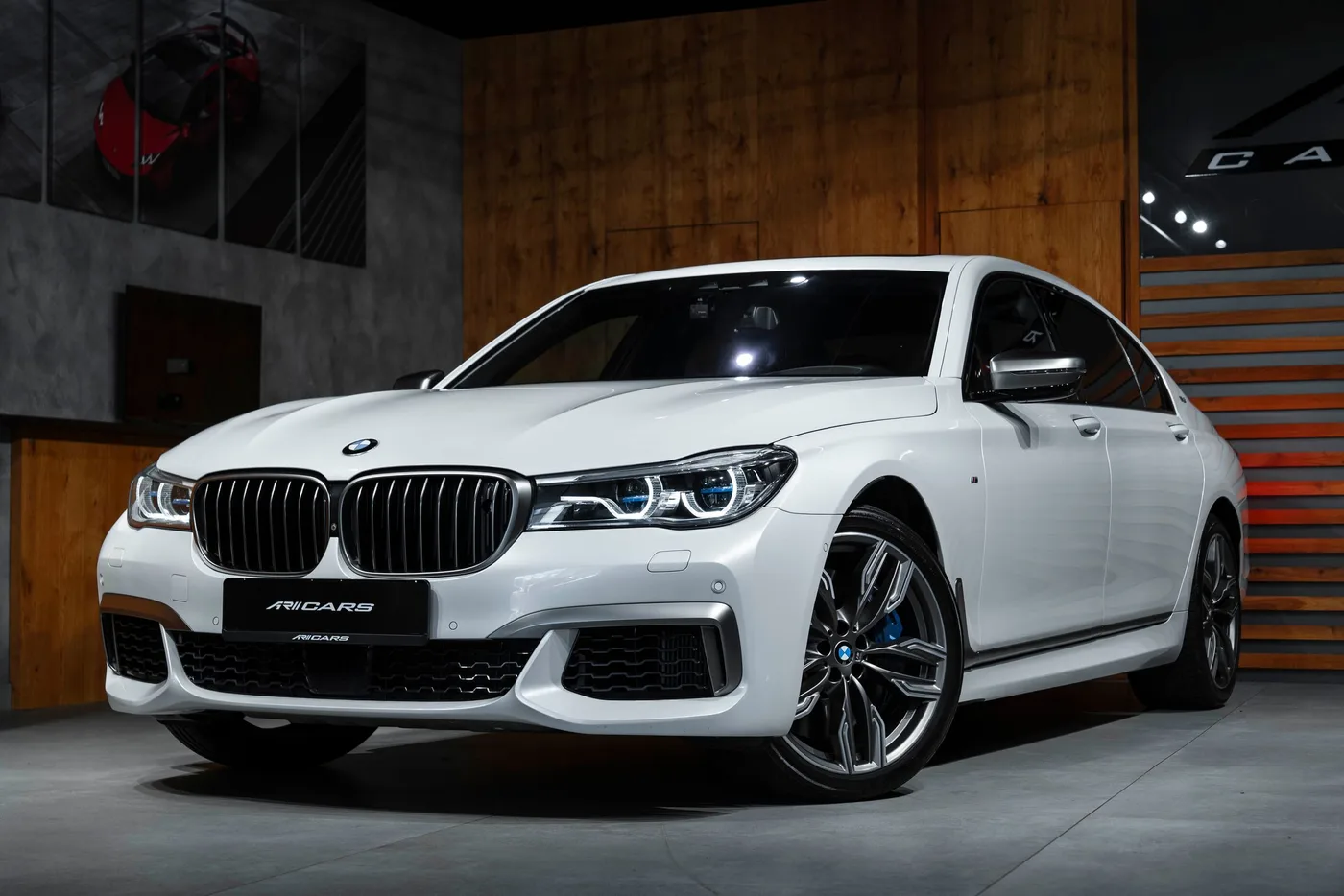 2017 BMW M760Li xDrive angeboten von einem Fachhändler in Bratislava, Slowakei, Foto 3 von 25