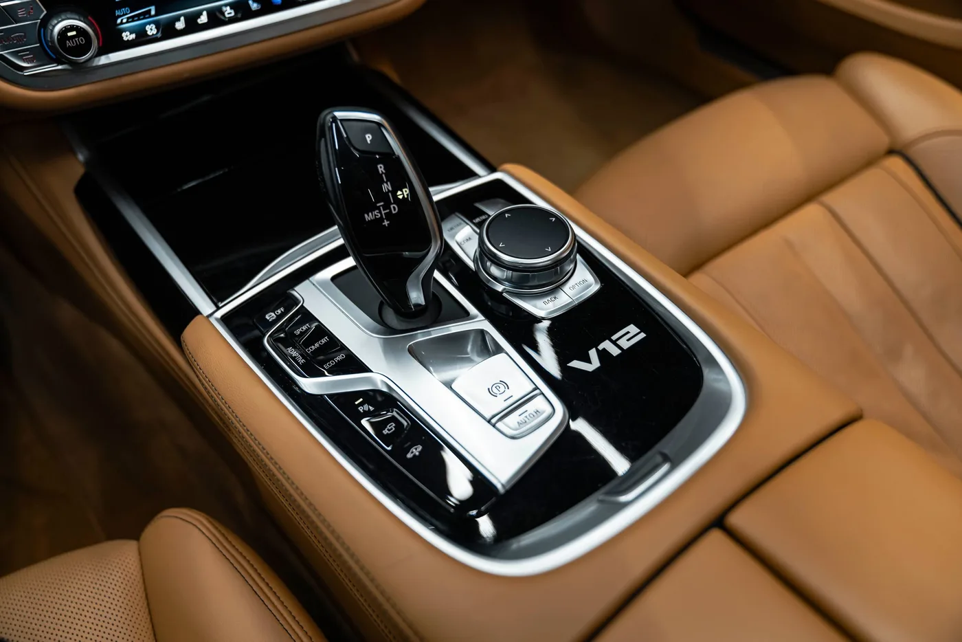 2017 BMW M760Li xDrive angeboten von einem Fachhändler in Bratislava, Slowakei, Foto 17 von 25