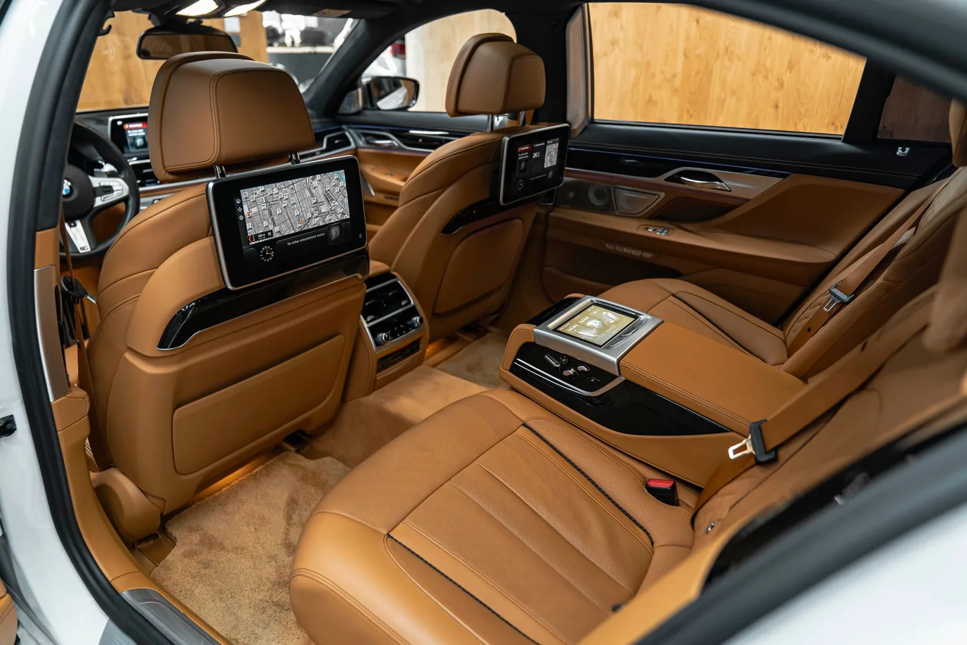 2017 BMW M760Li xDrive angeboten von einem Fachhändler in Bratislava, Slowakei, Foto 25 von 25