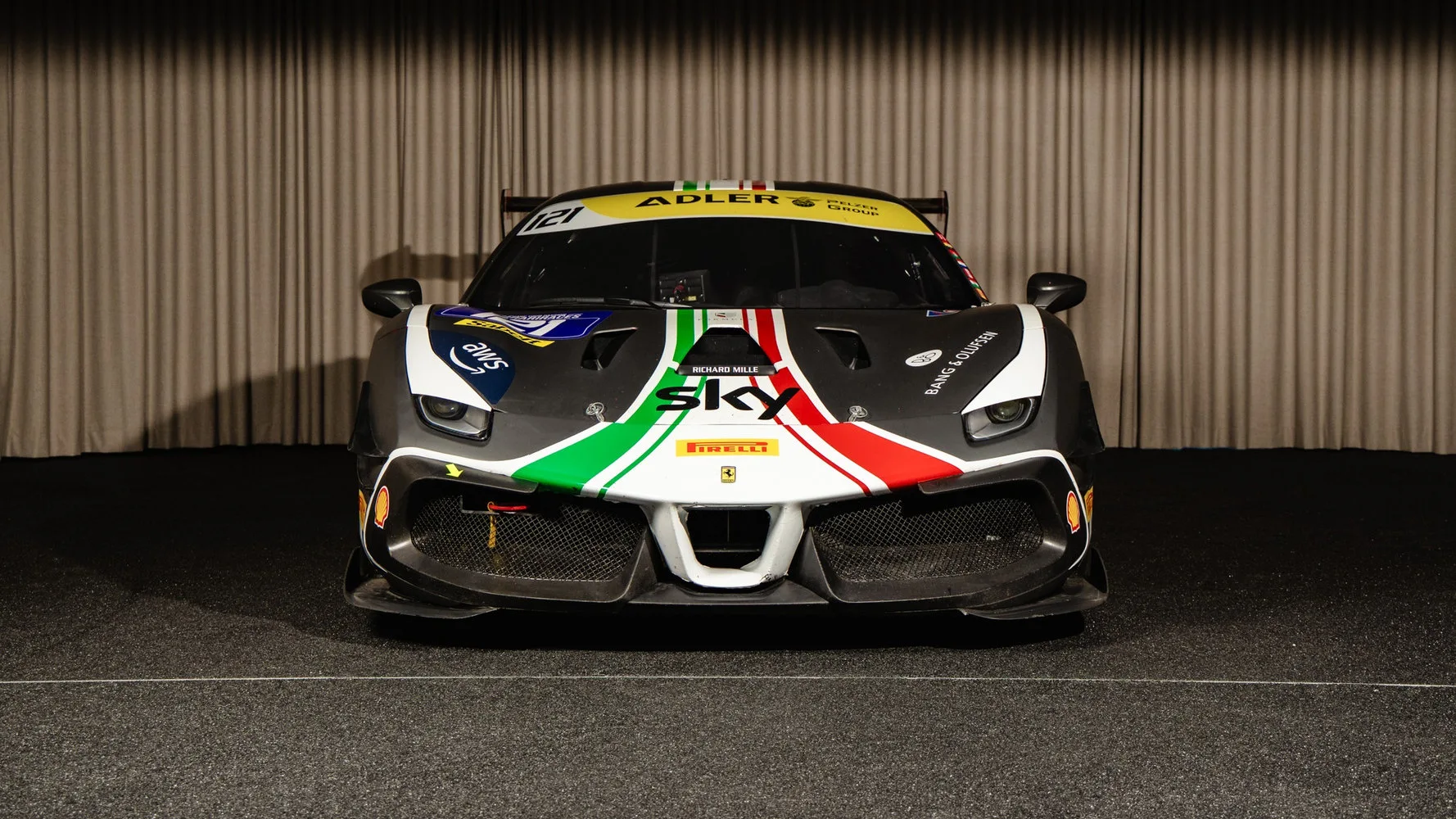 2017 Ferrari 488 Challenge proposée par un concessionnaire spécialisé à Kongens Lyngby, Danemark, photo principale