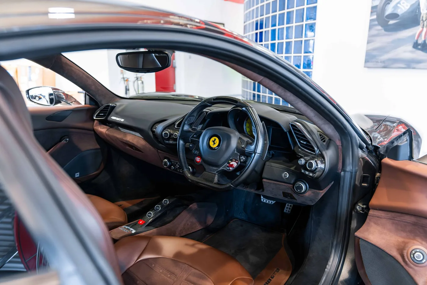 2017 Ferrari 488 GTB angeboten von einem Oldtimerspezialisten in London, Vereinigtes Königreich, Foto 18 von 22