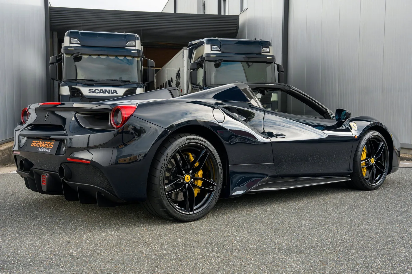 2017 Ferrari 488 Spider angeboten von einem Supersportwagenhändler in Woerden, Niederlande, Foto 2 von 25