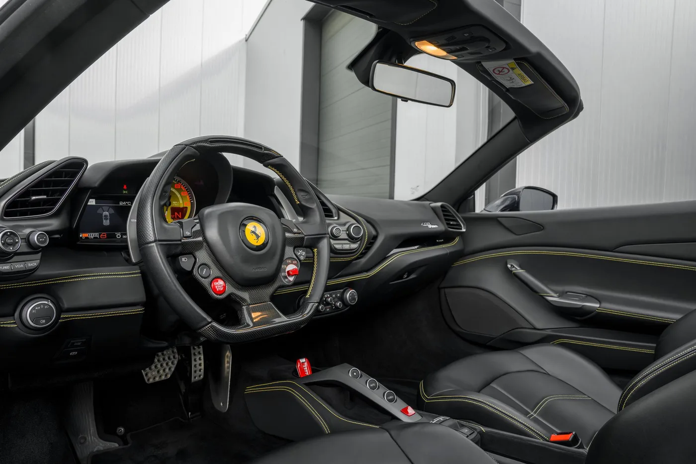 2017 Ferrari 488 Spider angeboten von einem Supersportwagenhändler in Woerden, Niederlande, Foto 3 von 25