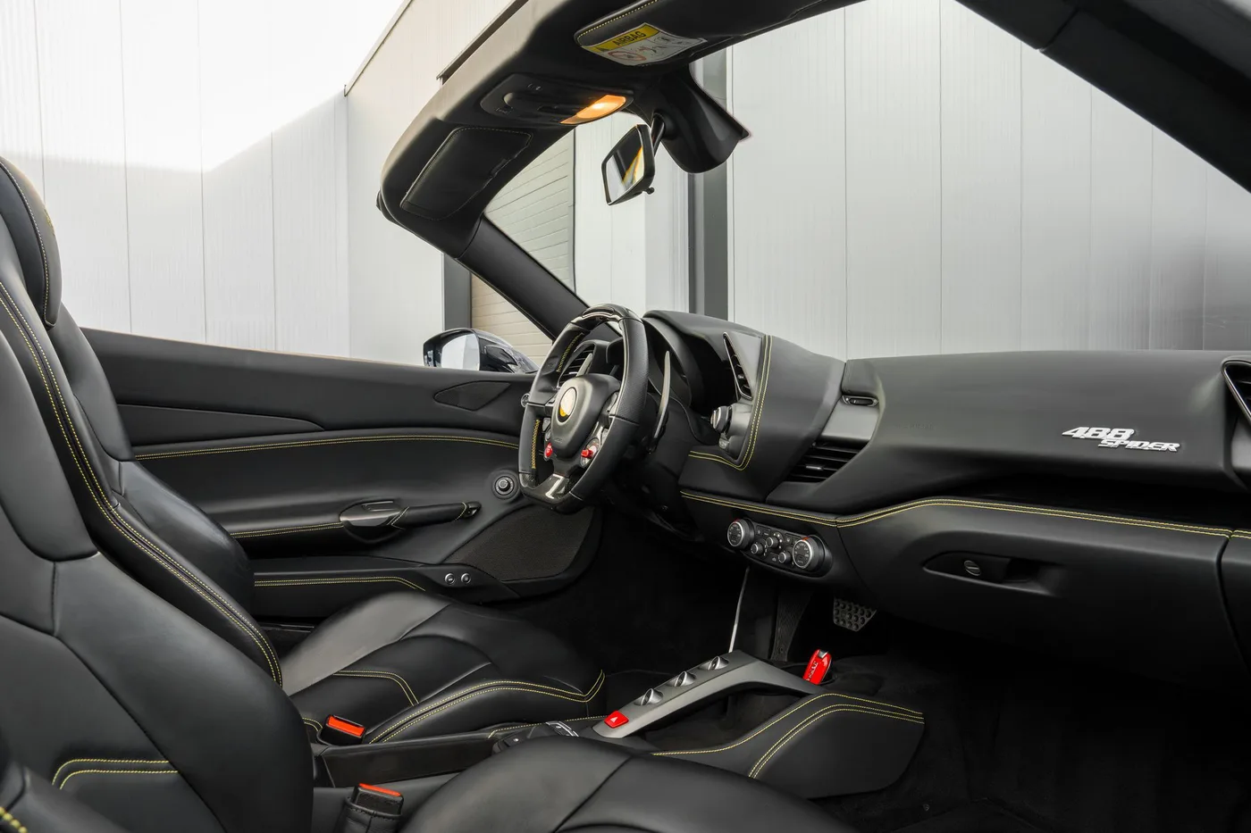 2017 Ferrari 488 Spider angeboten von einem Supersportwagenhändler in Woerden, Niederlande, Foto 5 von 25