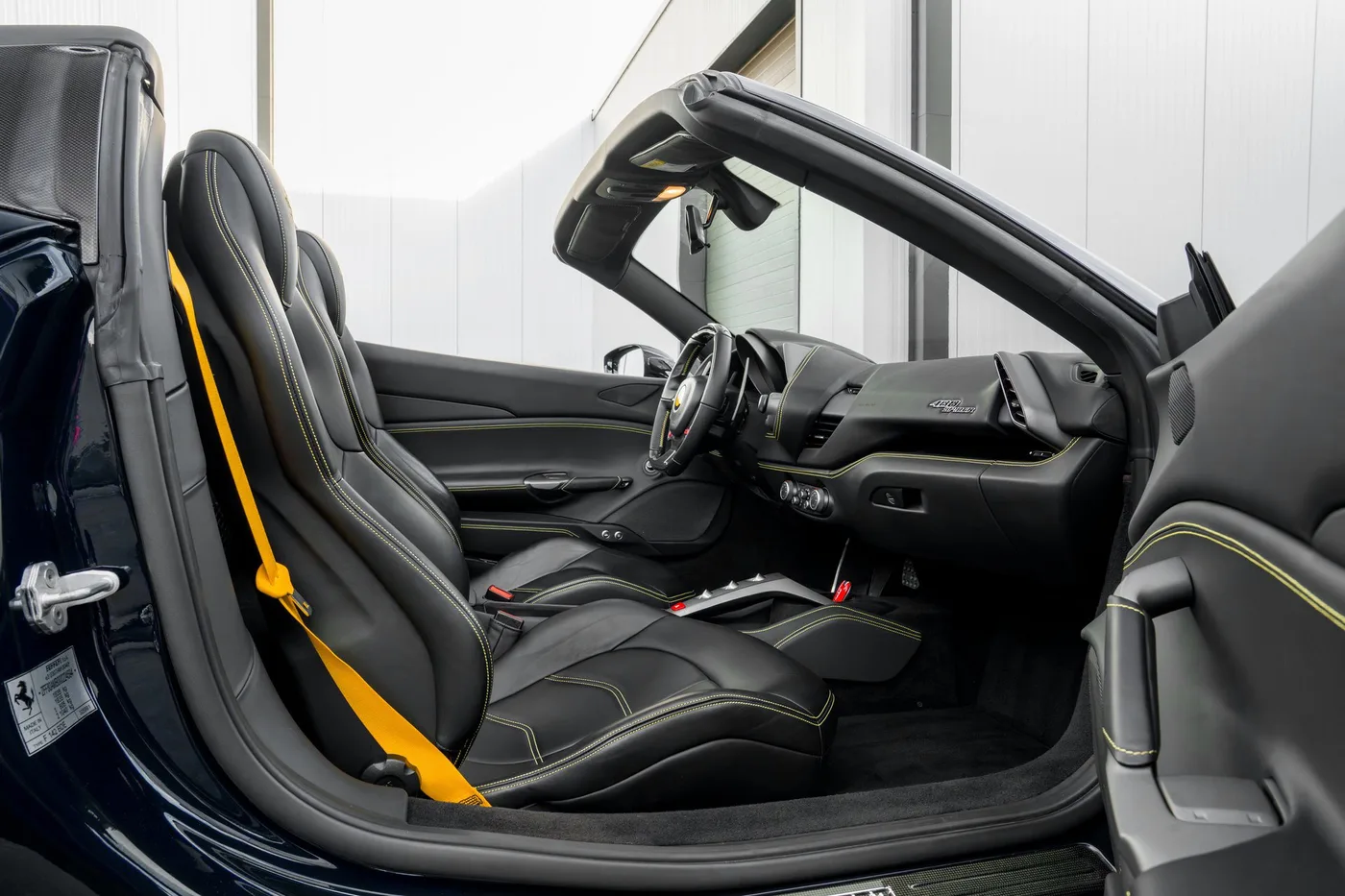 2017 Ferrari 488 Spider angeboten von einem Supersportwagenhändler in Woerden, Niederlande, Foto 17 von 25