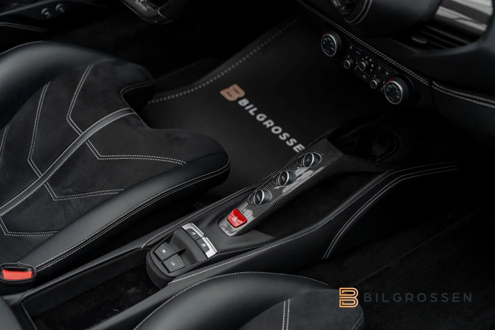 2017 Ferrari 488 Spider, 26/27