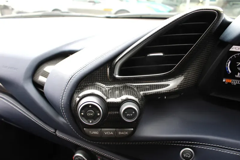 2017 Ferrari 488 Spider, 28/29
