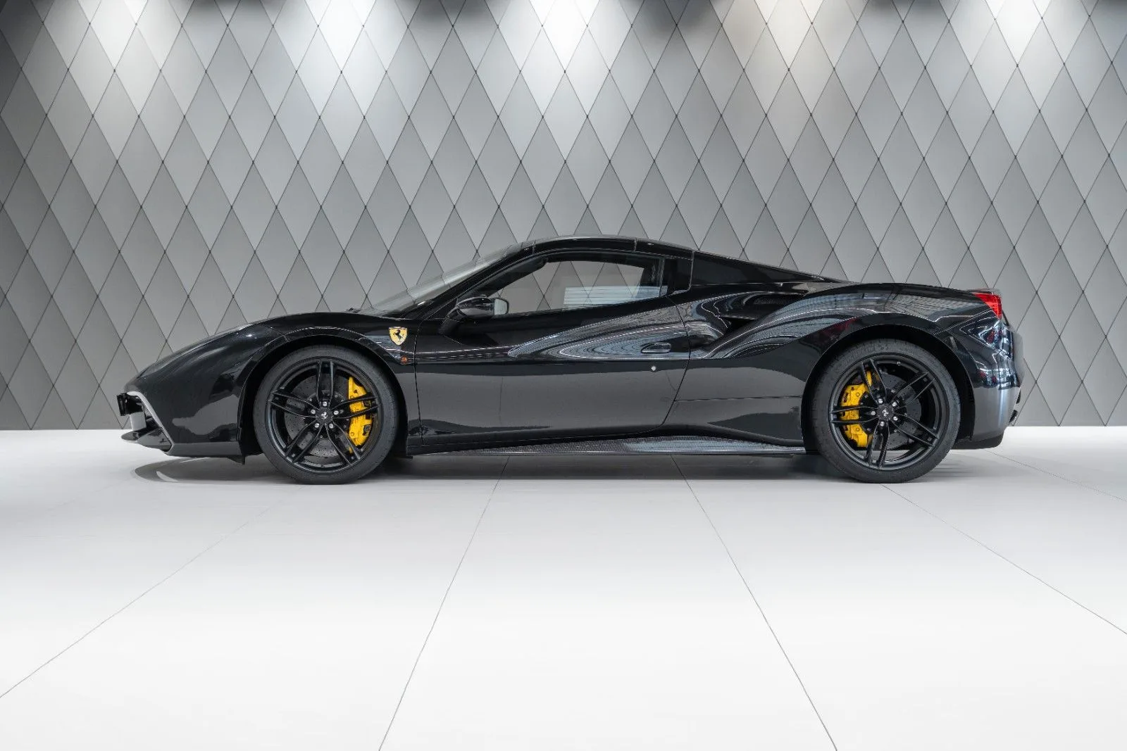 2017 Ferrari 488 Spider, 4/27