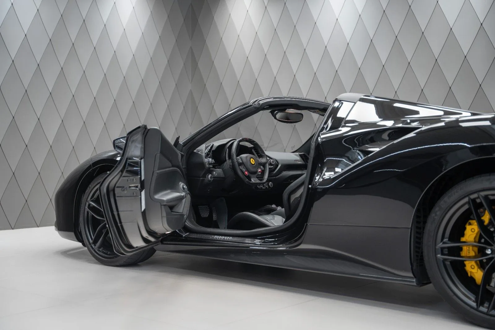 2017 Ferrari 488 Spider, 11/27