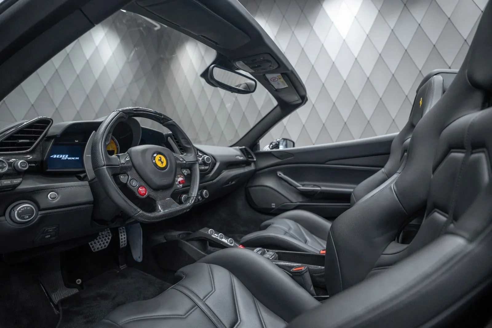 2017 Ferrari 488 Spider, 13/27