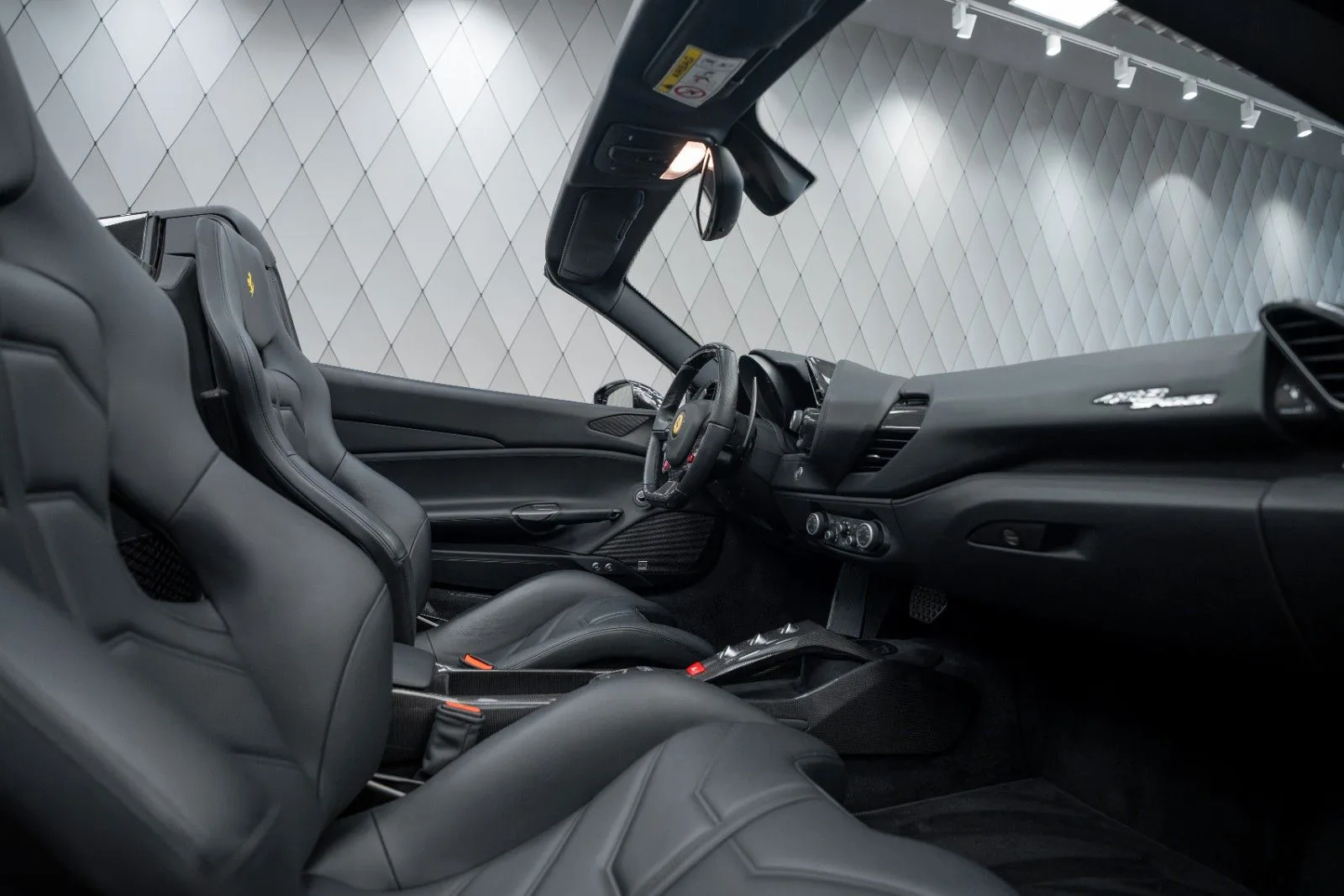 2017 Ferrari 488 Spider, 15/27