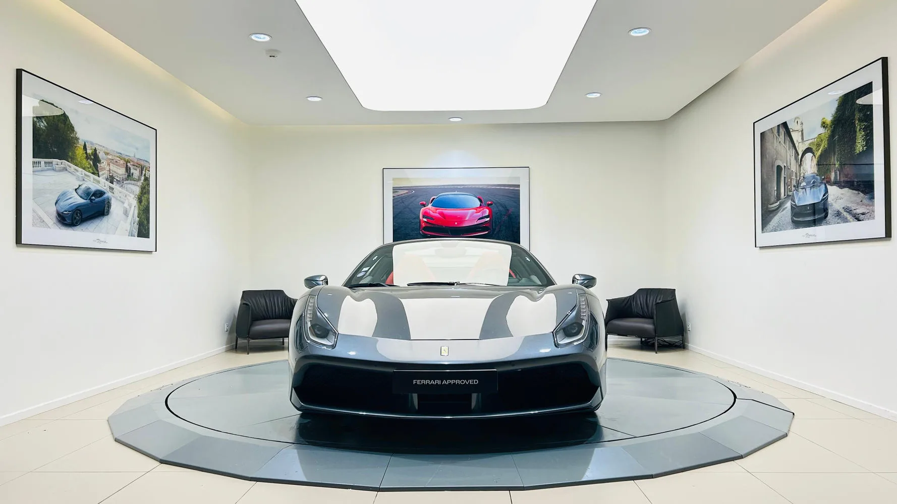 2017 Ferrari 488 Spider proposée par un concessionnaire spécialisé à Balma, France, photo principale
