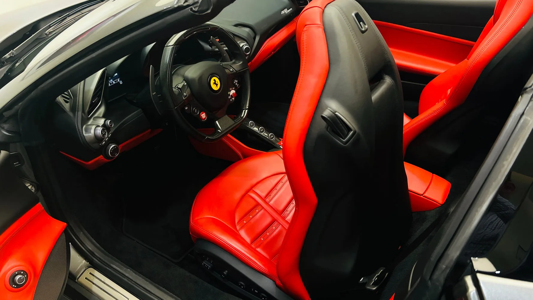2017 Ferrari 488 Spider, 28/30