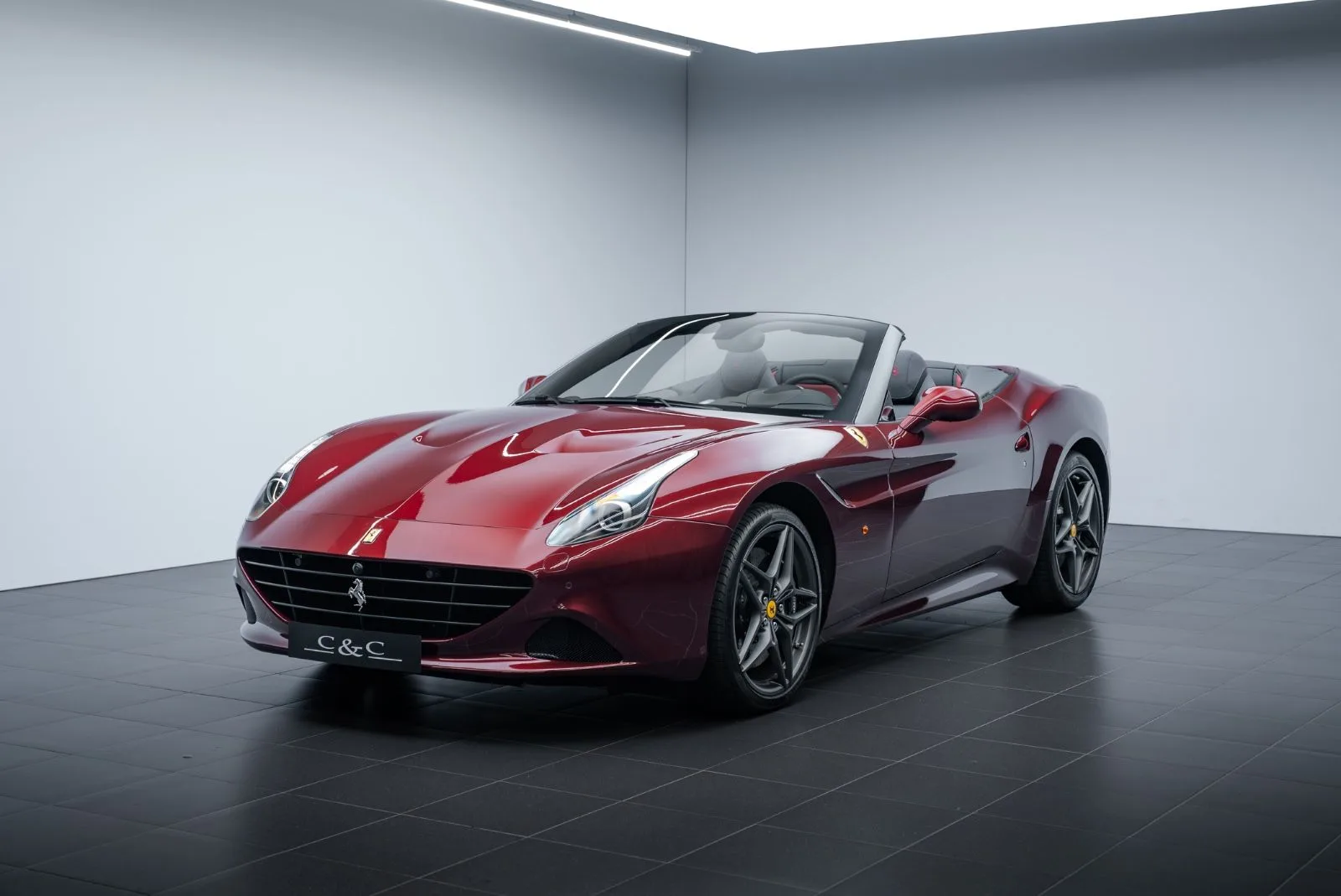 2017 Ferrari California T angeboten von einem Fachhändler in Putzbrunn, Deutschland, Hauptfoto