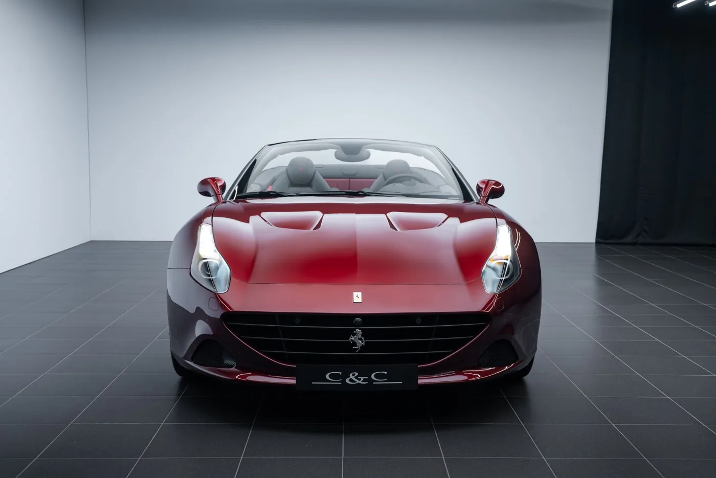 2017 Ferrari California T proposée par un concessionnaire spécialisé à Putzbrunn, Allemagne, photo 2 sur 15