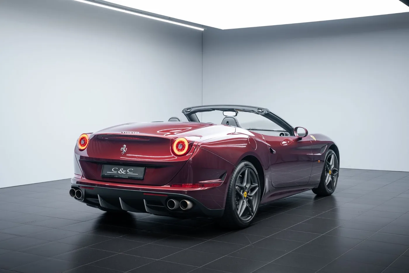 2017 Ferrari California T proposée par un concessionnaire spécialisé à Putzbrunn, Allemagne, photo 3 sur 15