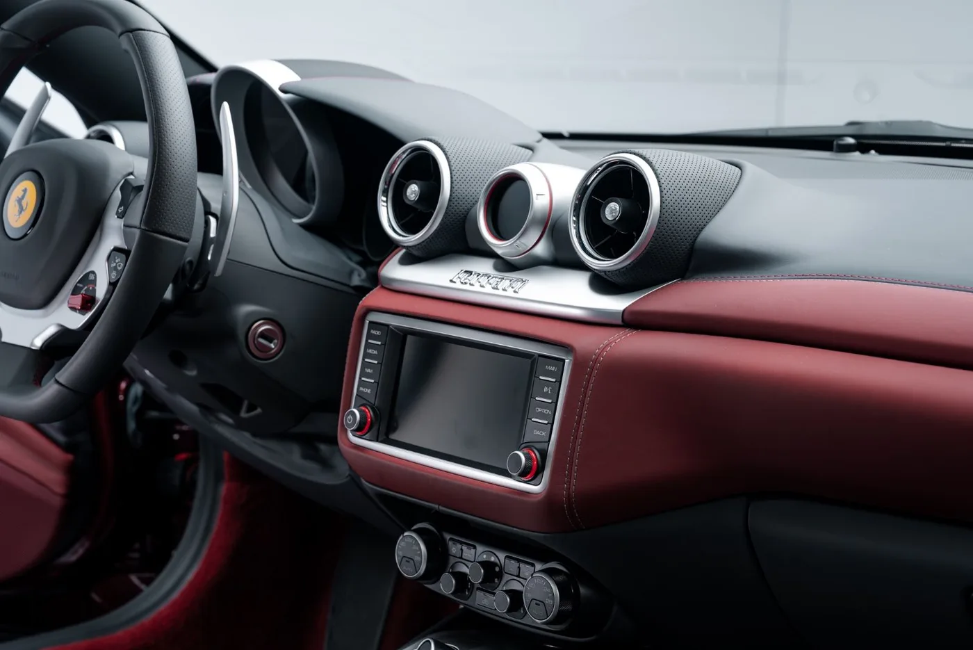 2017 Ferrari California T proposée par un concessionnaire spécialisé à Putzbrunn, Allemagne, photo 9 sur 15