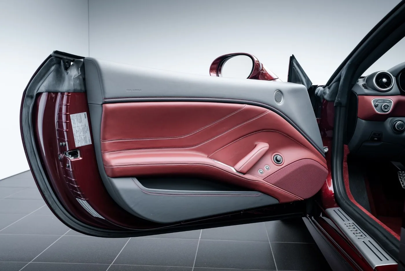 2017 Ferrari California T proposée par un concessionnaire spécialisé à Putzbrunn, Allemagne, photo 10 sur 15