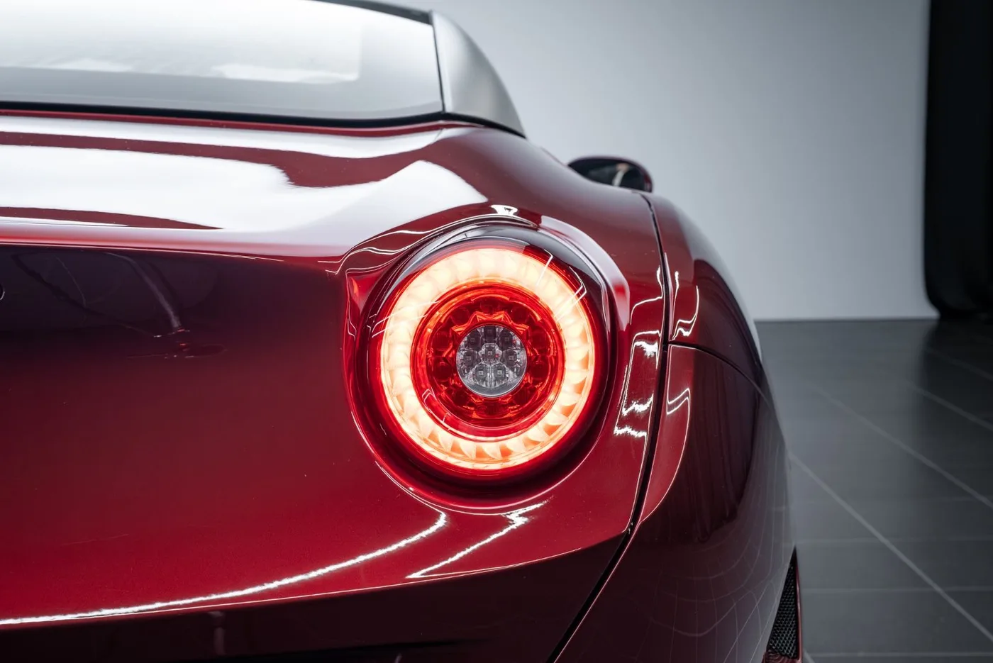 2017 Ferrari California T proposée par un concessionnaire spécialisé à Putzbrunn, Allemagne, photo 13 sur 15