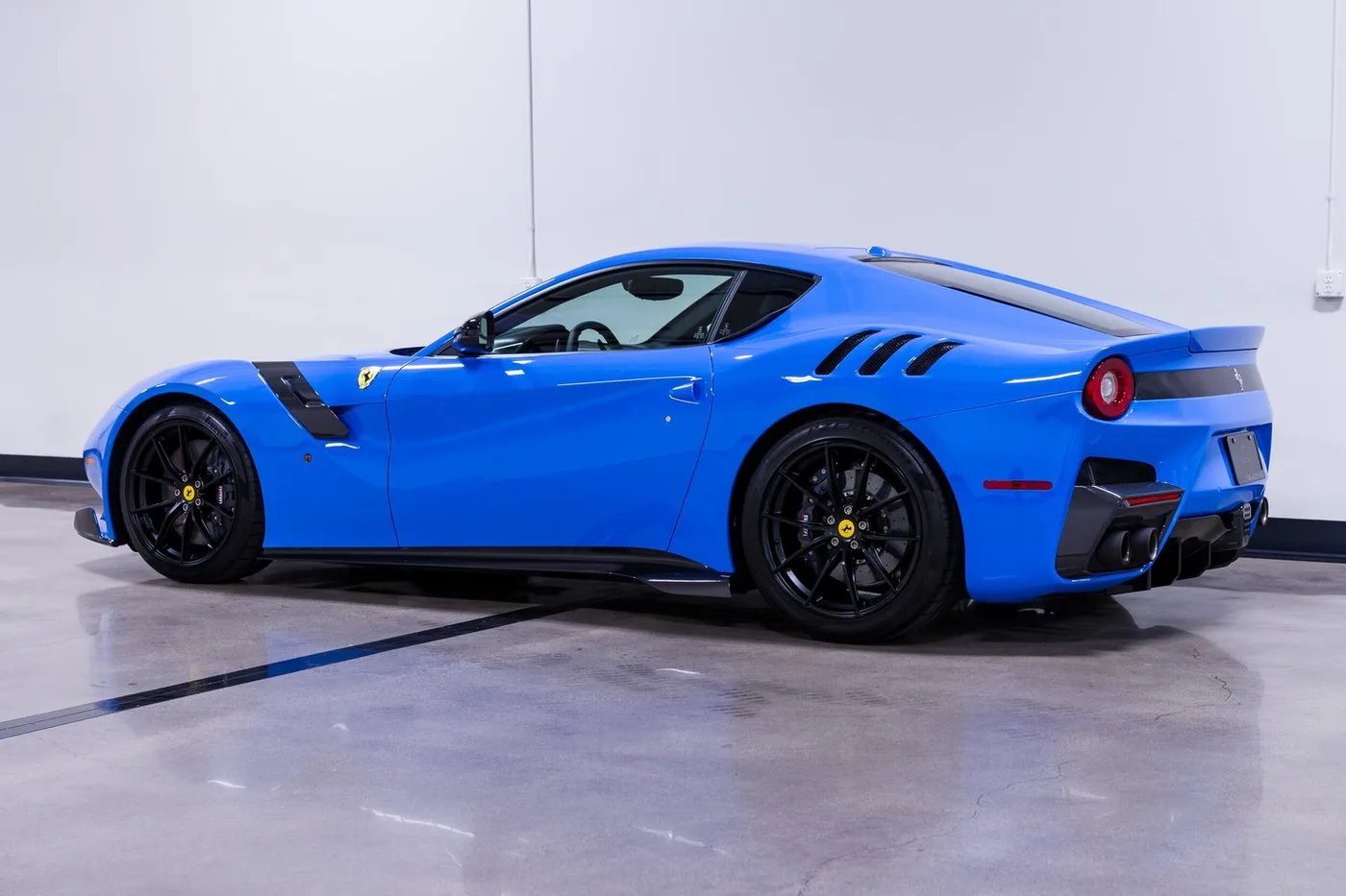 2017 Ferrari F12tdf verkauft von einem Fachhändler in Costa Mesa, Vereinigte Staaten, Foto 7 von 15