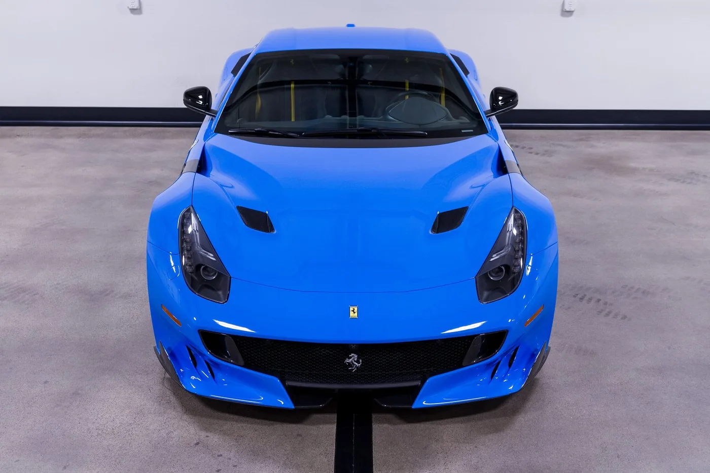 2017 Ferrari F12tdf verkauft von einem Fachhändler in Costa Mesa, Vereinigte Staaten, Foto 9 von 15