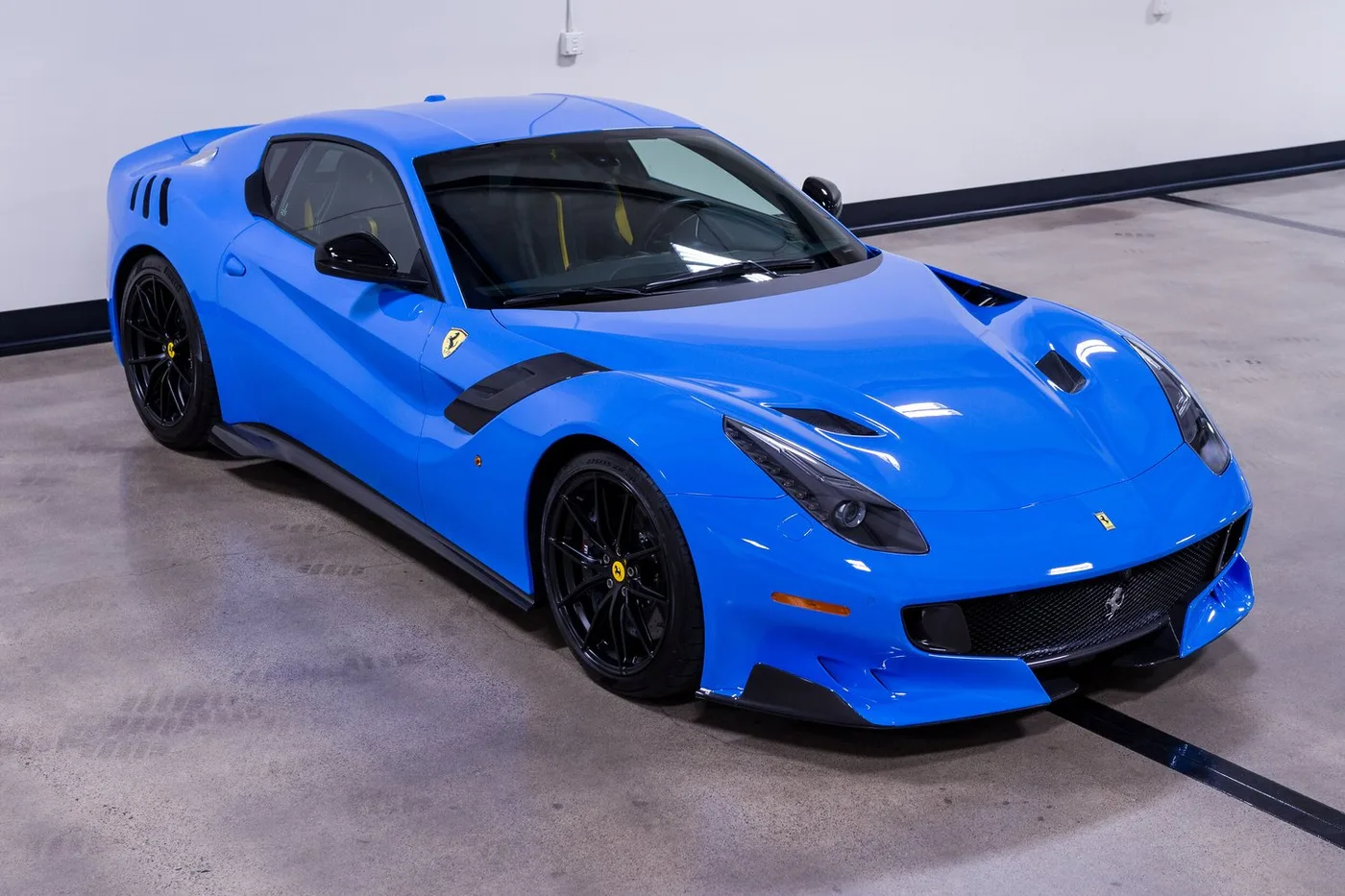 2017 Ferrari F12tdf verkauft von einem Fachhändler in Costa Mesa, Vereinigte Staaten, Foto 10 von 15