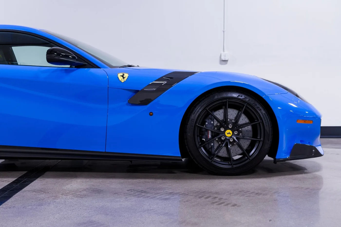 2017 Ferrari F12tdf verkauft von einem Fachhändler in Costa Mesa, Vereinigte Staaten, Foto 15 von 15