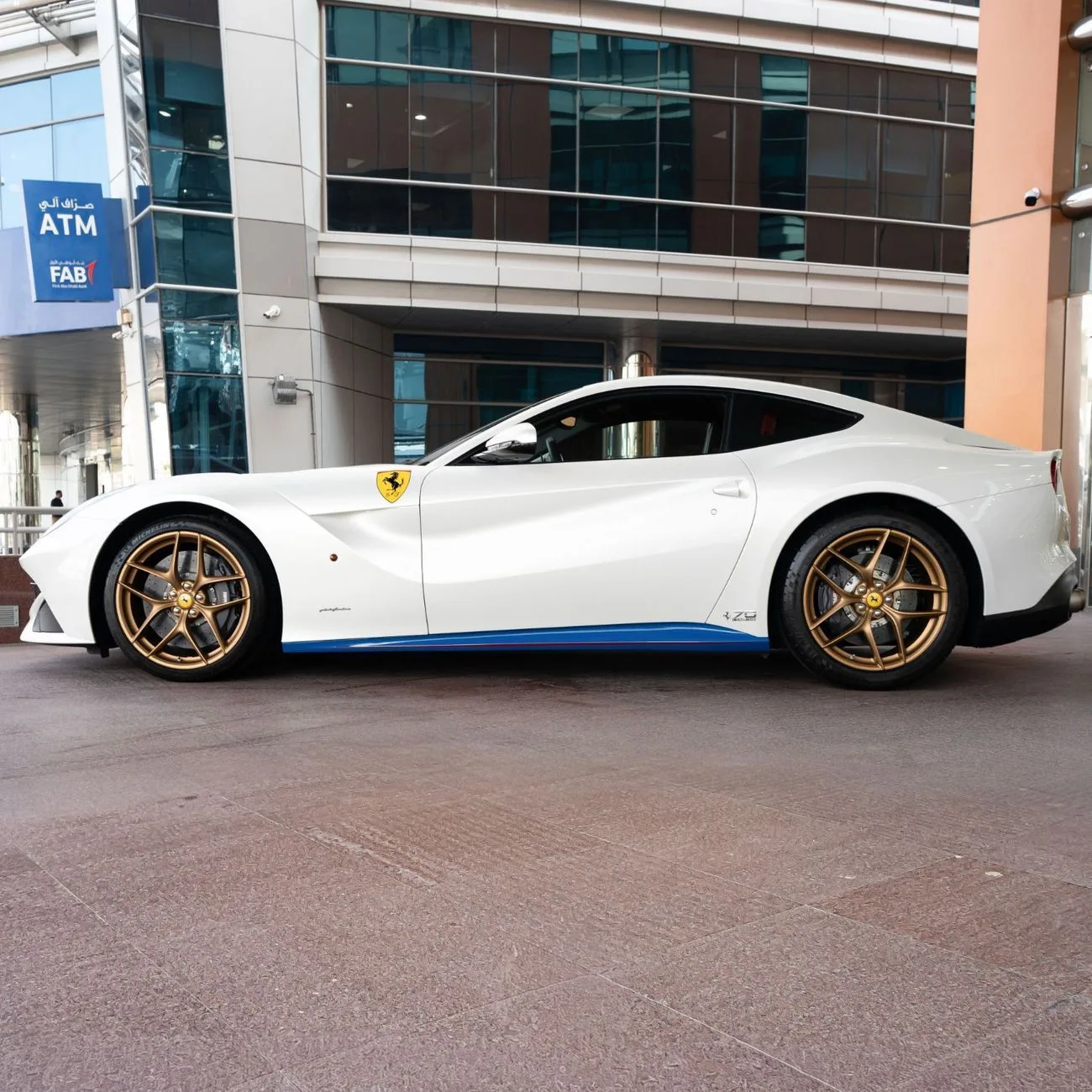 2017 Ferrari F12berlinetta angeboten von einem Fachhändler in Dubai, Vereinigte Arabische Emirate, Foto 4 von 16