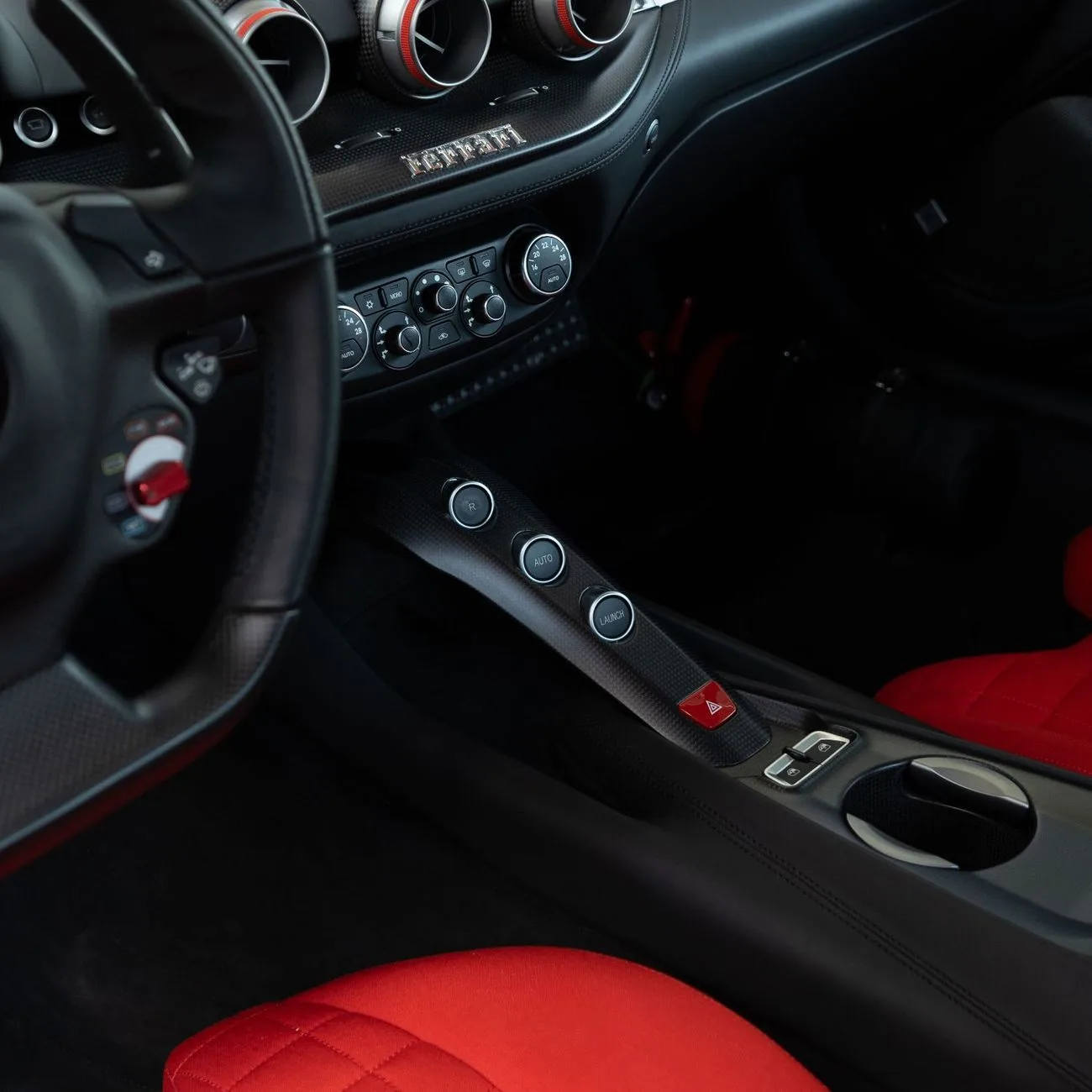 2017 Ferrari F12berlinetta angeboten von einem Fachhändler in Dubai, Vereinigte Arabische Emirate, Foto 6 von 16
