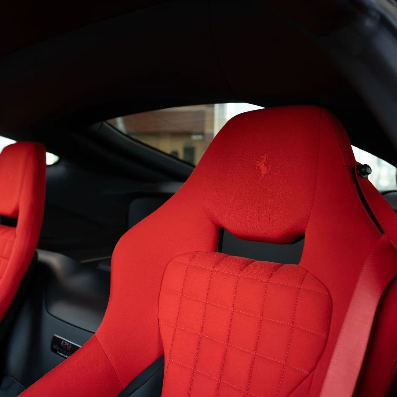 2017 Ferrari F12berlinetta angeboten von einem Fachhändler in Dubai, Vereinigte Arabische Emirate, Foto 12 von 16