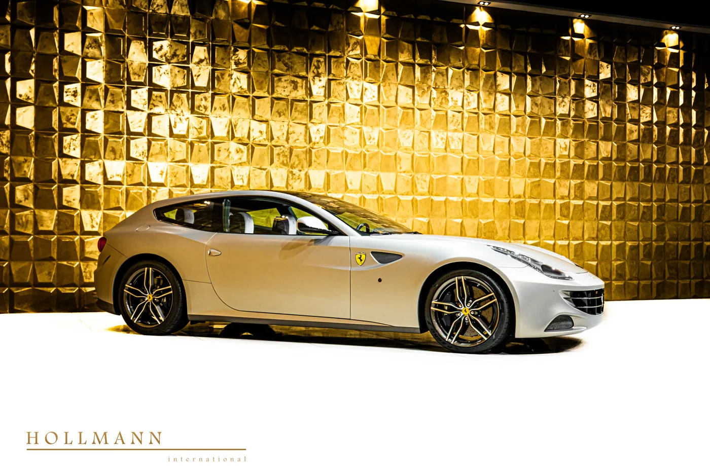 2017 Ferrari FF proposée par un concessionnaire spécialisé à Stuhr, Allemagne, photo 2 sur 8