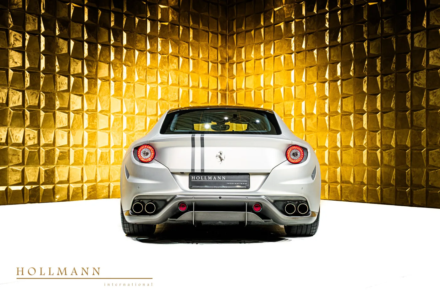 2017 Ferrari FF proposée par un concessionnaire spécialisé à Stuhr, Allemagne, photo 4 sur 8
