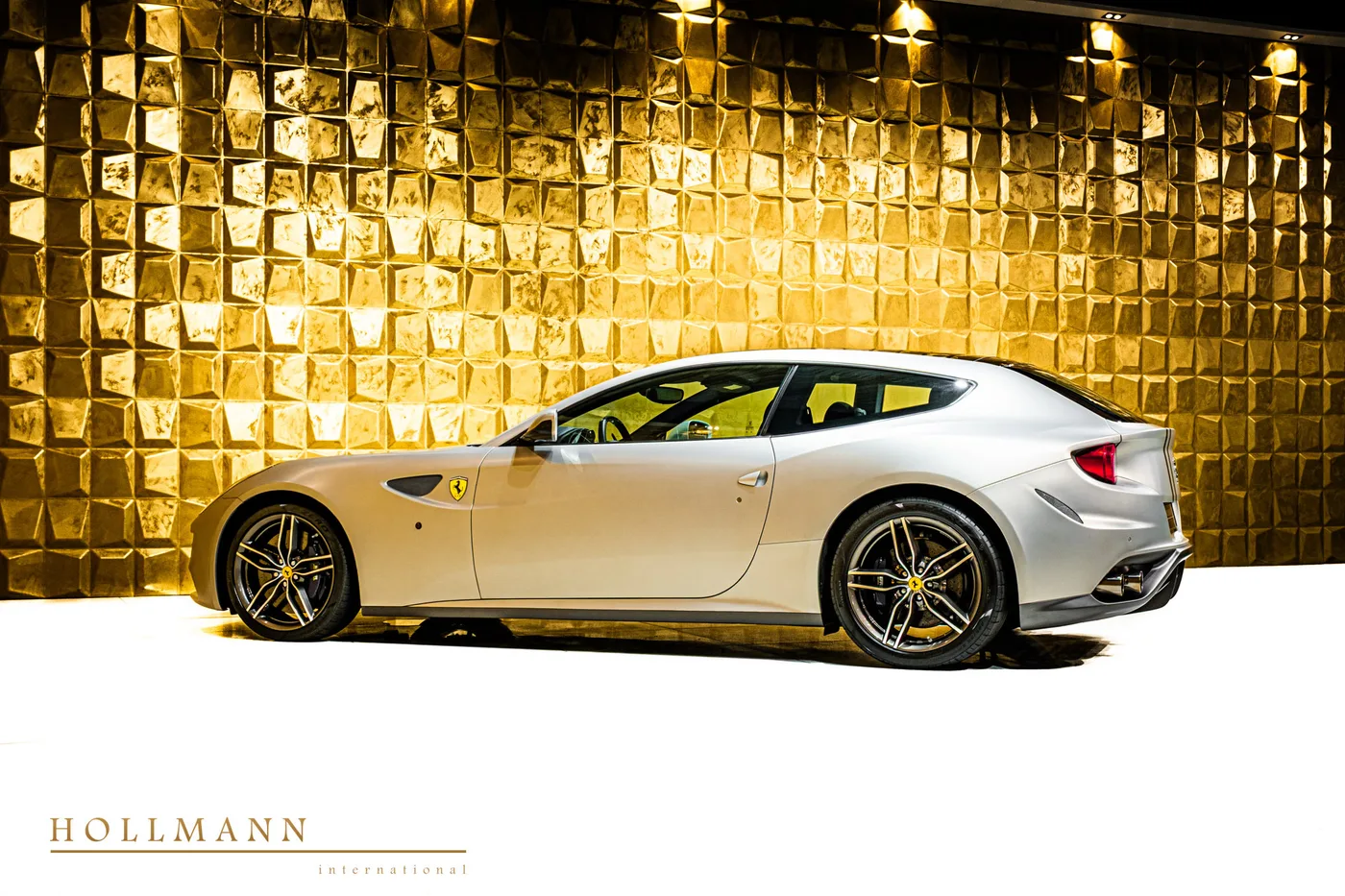 2017 Ferrari FF proposée par un concessionnaire spécialisé à Stuhr, Allemagne, photo 5 sur 8