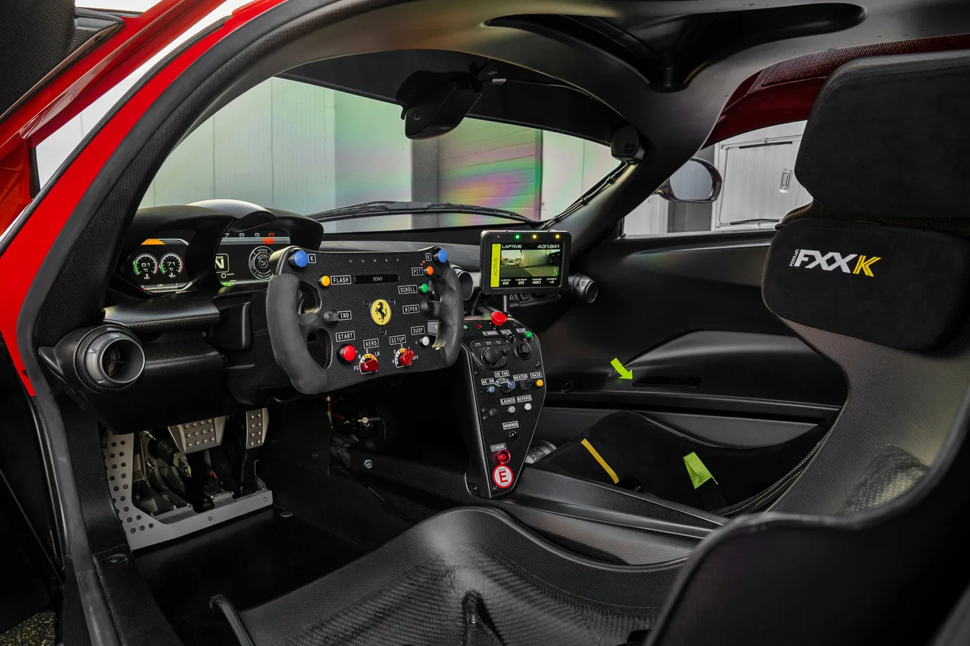 2017 Ferrari FXX K Evo angeboten von einem Supersportwagenhändler in Woerden, Niederlande, Foto 3 von 25