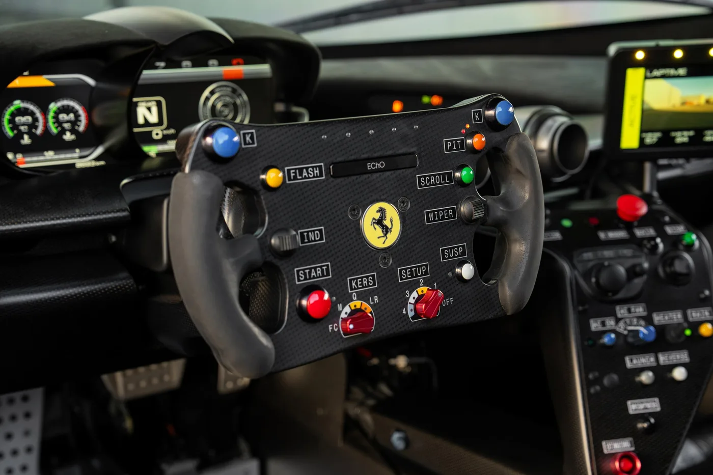 2017 Ferrari FXX K Evo angeboten von einem Supersportwagenhändler in Woerden, Niederlande, Foto 8 von 25