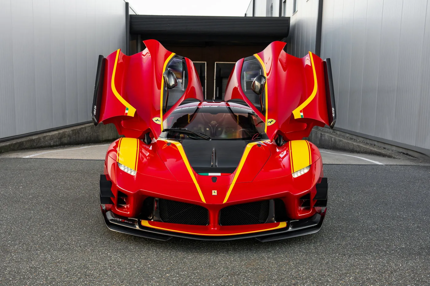 2017 Ferrari FXX K Evo angeboten von einem Supersportwagenhändler in Woerden, Niederlande, Foto 22 von 25