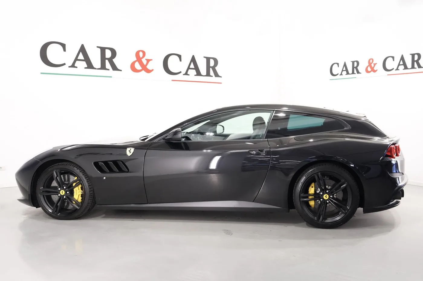 2017 Ferrari GTC4Lusso offered by a supercar dealer in Zibido San Giacomo, Italy, photo 6 of 22