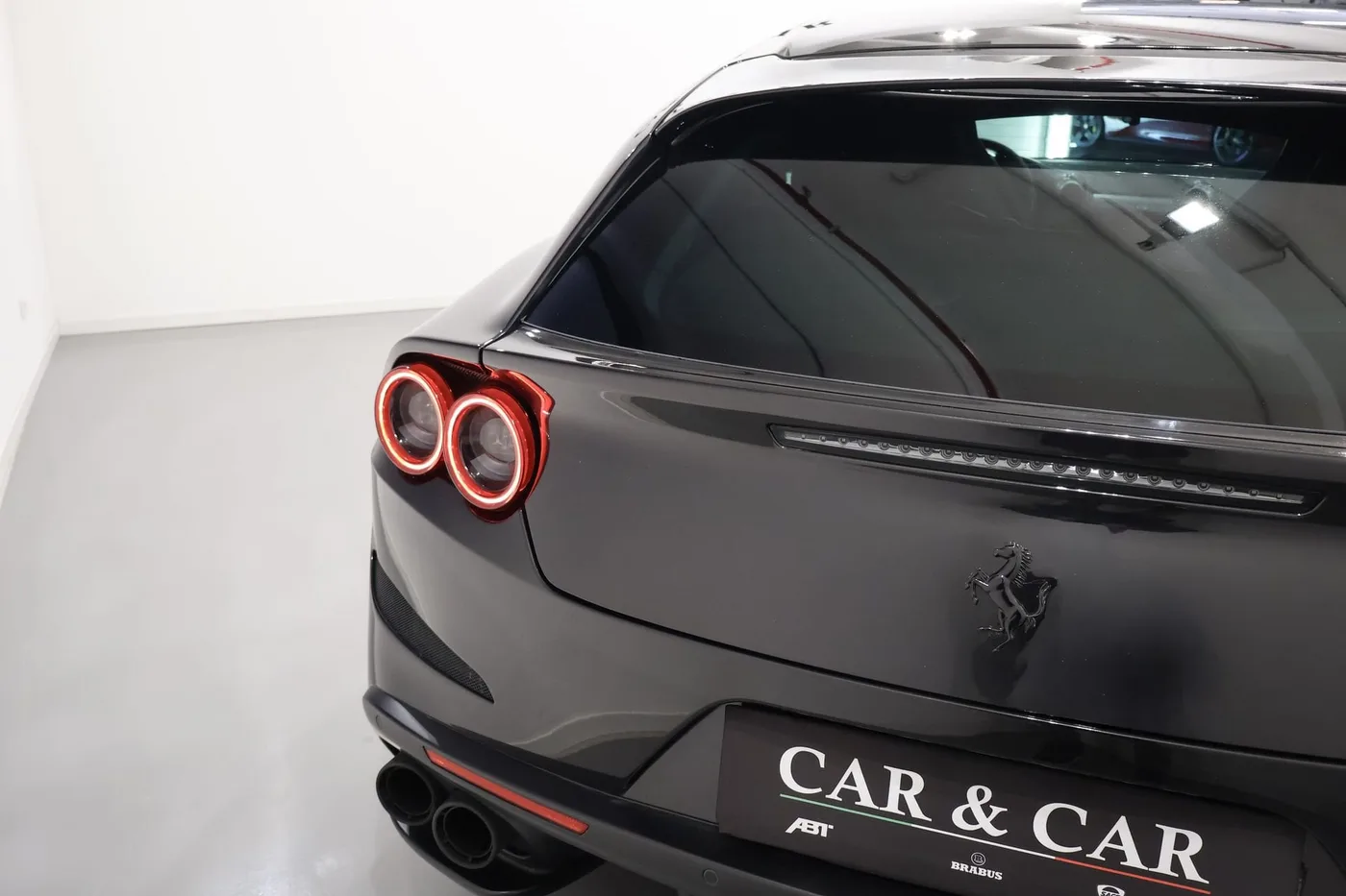 2017 Ferrari GTC4Lusso offered by a supercar dealer in Zibido San Giacomo, Italy, photo 11 of 22