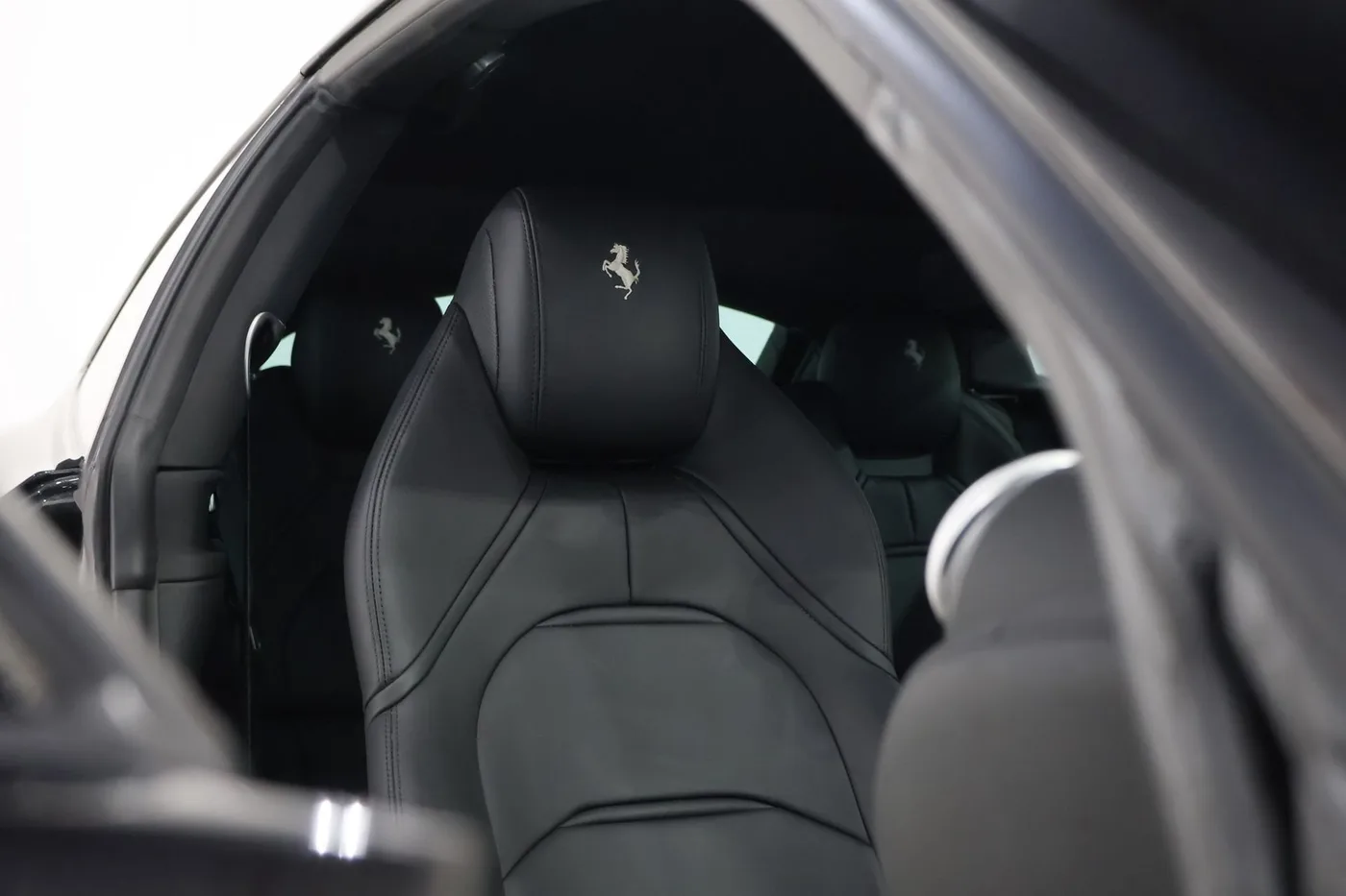 2017 Ferrari GTC4Lusso offered by a supercar dealer in Zibido San Giacomo, Italy, photo 14 of 22