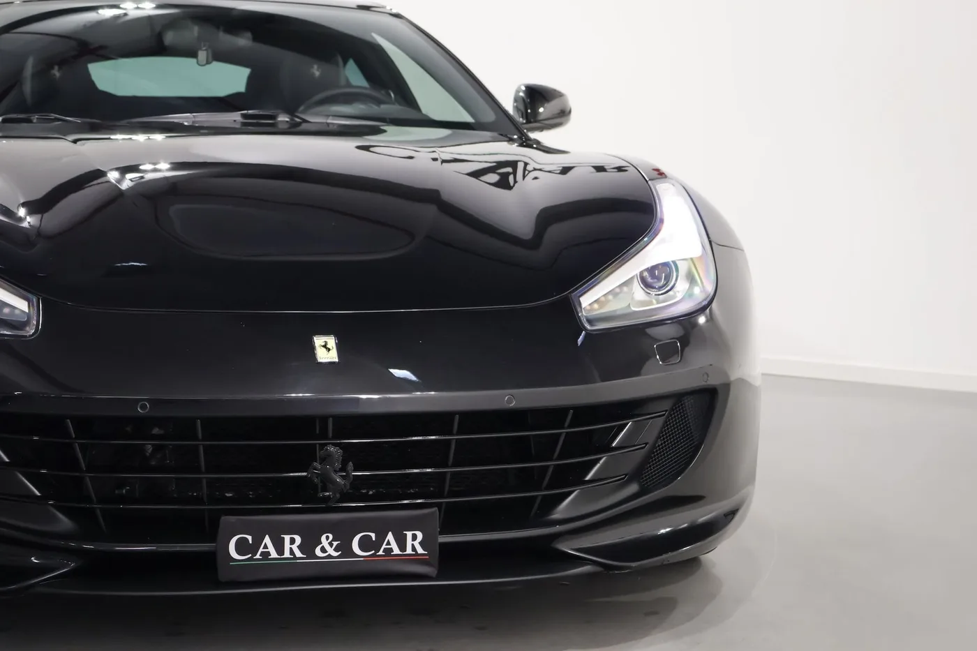 2017 Ferrari GTC4Lusso offered by a supercar dealer in Zibido San Giacomo, Italy, photo 21 of 22