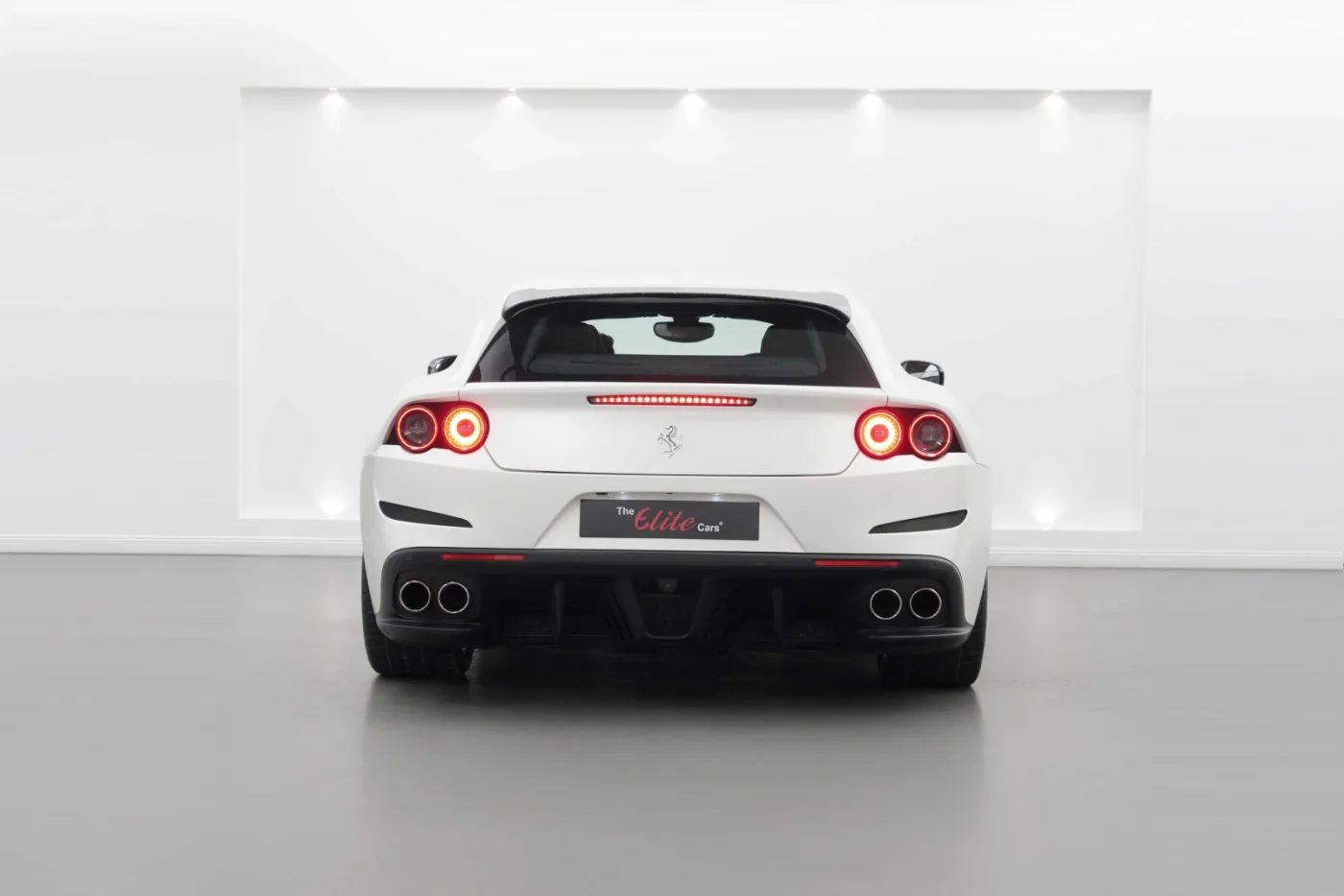 2017 Ferrari GTC4Lusso T angeboten von einem Fachhändler in Dubai, Vereinigte Arabische Emirate, Foto 4 von 10