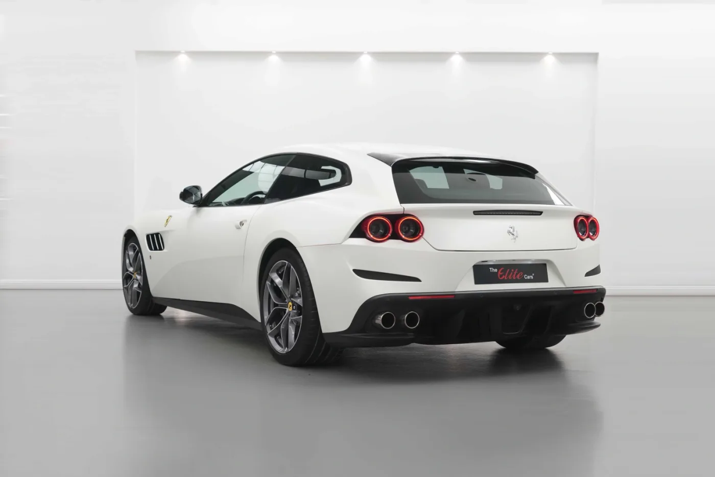 2017 Ferrari GTC4Lusso T angeboten von einem Fachhändler in Dubai, Vereinigte Arabische Emirate, Foto 5 von 10