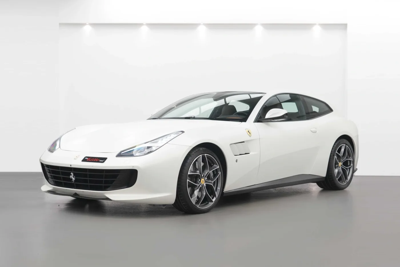 2017 Ferrari GTC4Lusso T angeboten von einem Fachhändler in Dubai, Vereinigte Arabische Emirate, Foto 8 von 10
