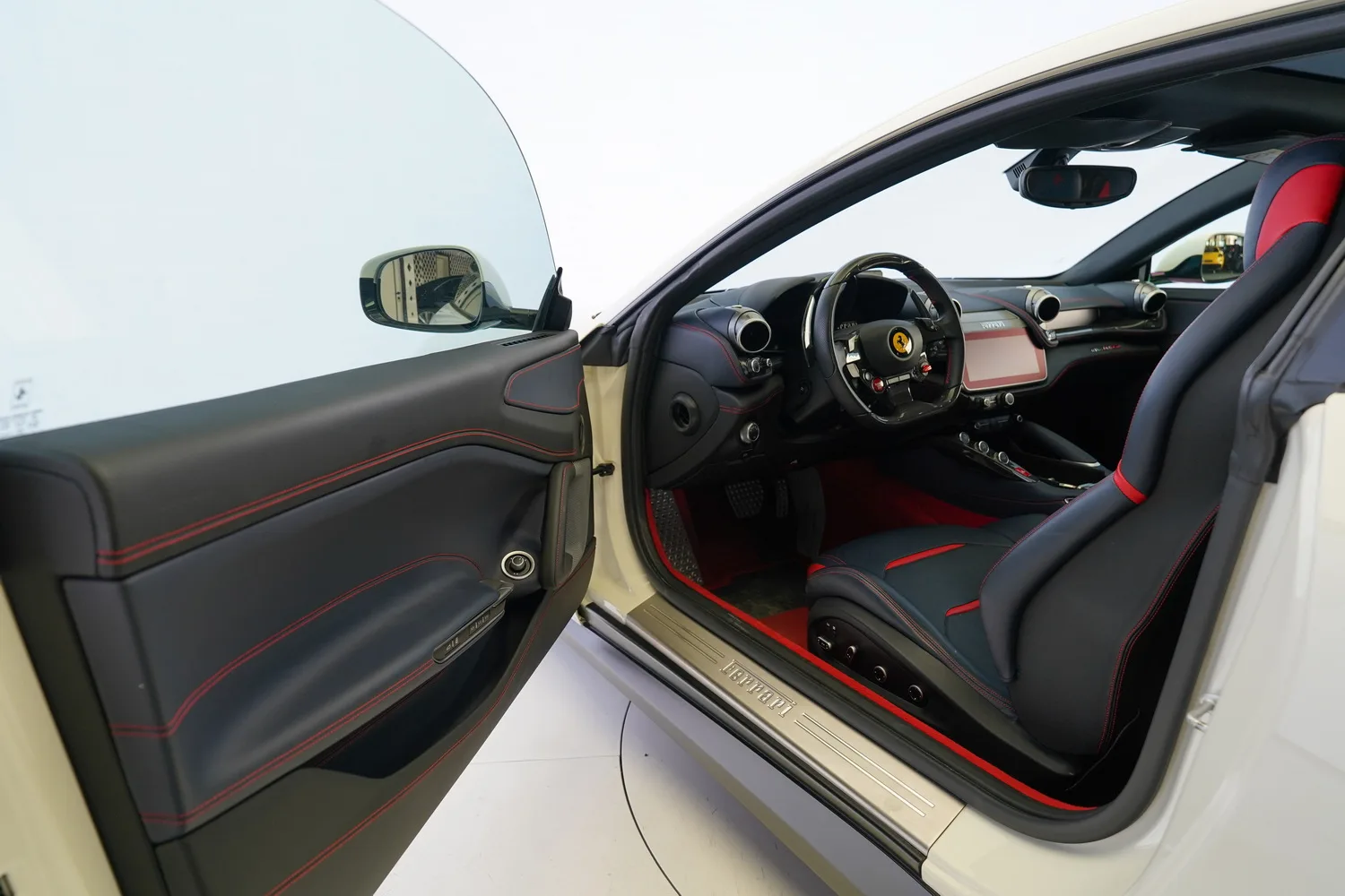 2017 Ferrari GTC4Lusso, 8/16