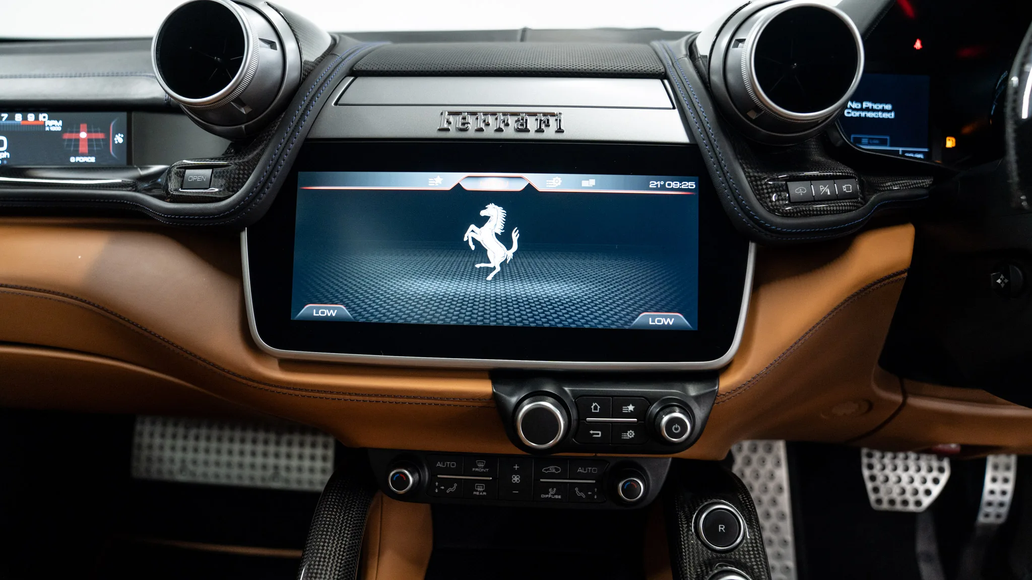 2017 Ferrari GTC4Lusso, 29/30