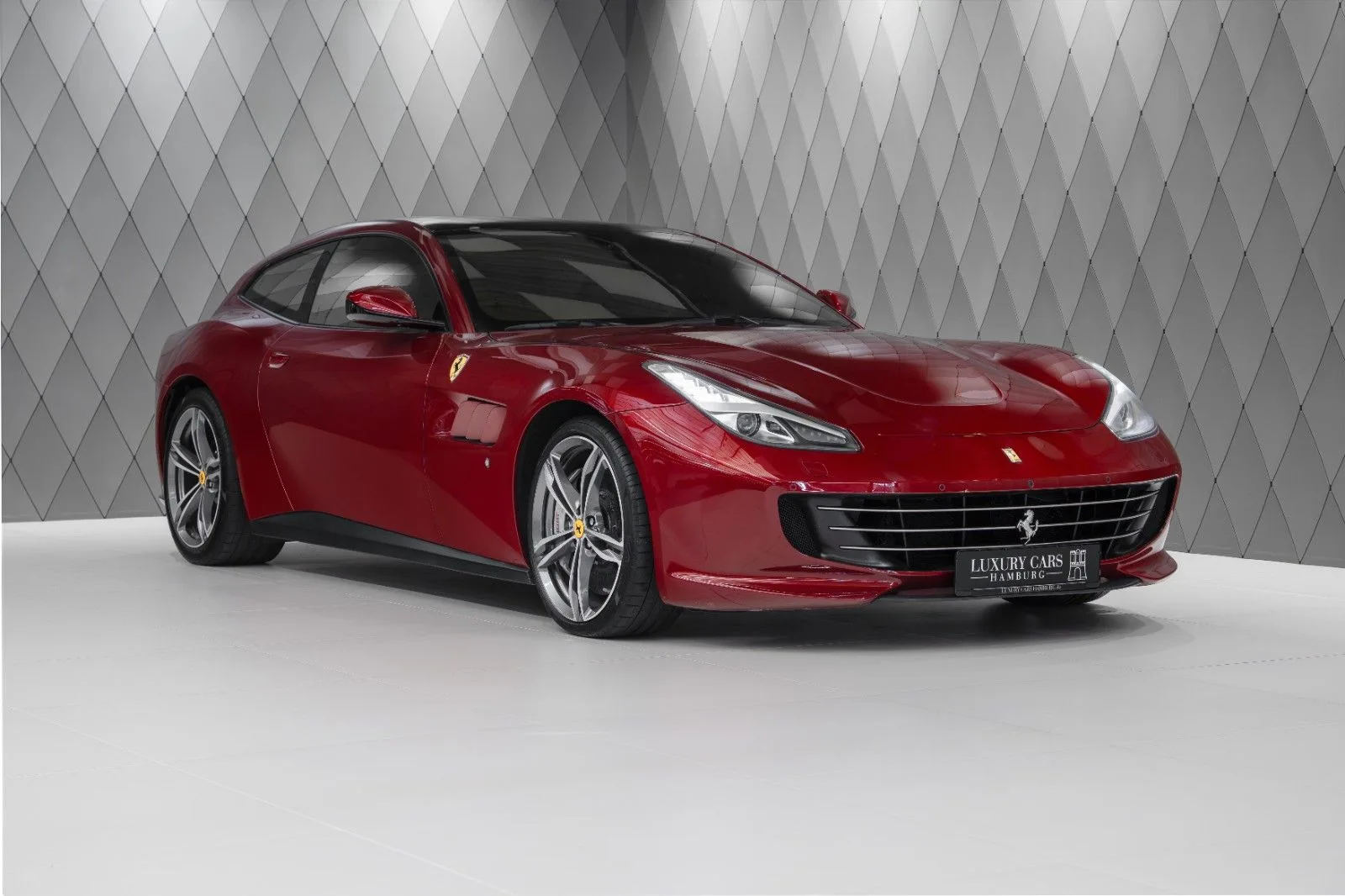 2017 Ferrari GTC4Lusso offered by a supercar dealer in Schenefeld, Germany, main photo