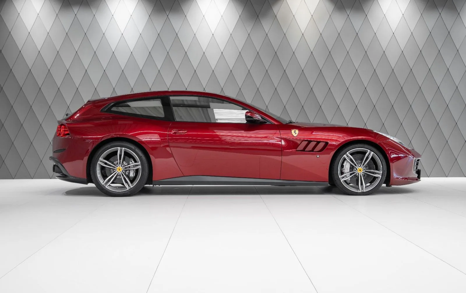 2017 Ferrari GTC4Lusso, 3/29