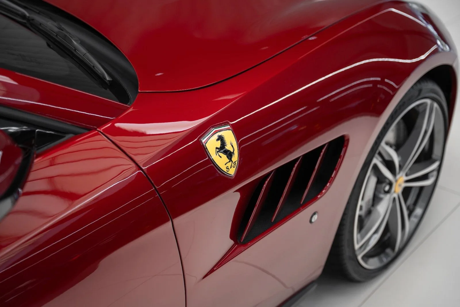 2017 Ferrari GTC4Lusso, 10/29
